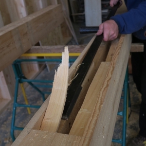 Taille d'un tenon à double embrèvement à la besaïgue