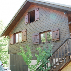 Rénovation et isolation d’un chalet à Vallouise. Agrandissement de son balcon en terrasse.