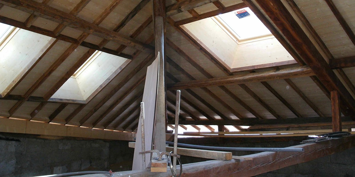 Rénovation de charpente et pose de fenêtres de toit
